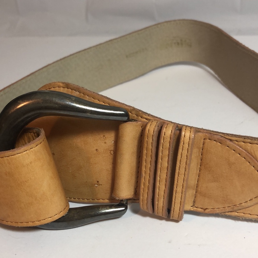 Details Leather Belt With Peg And Loop Closure - image 4